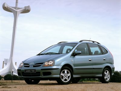 Автостекла Nissan Almera Tino c установкой в Москве